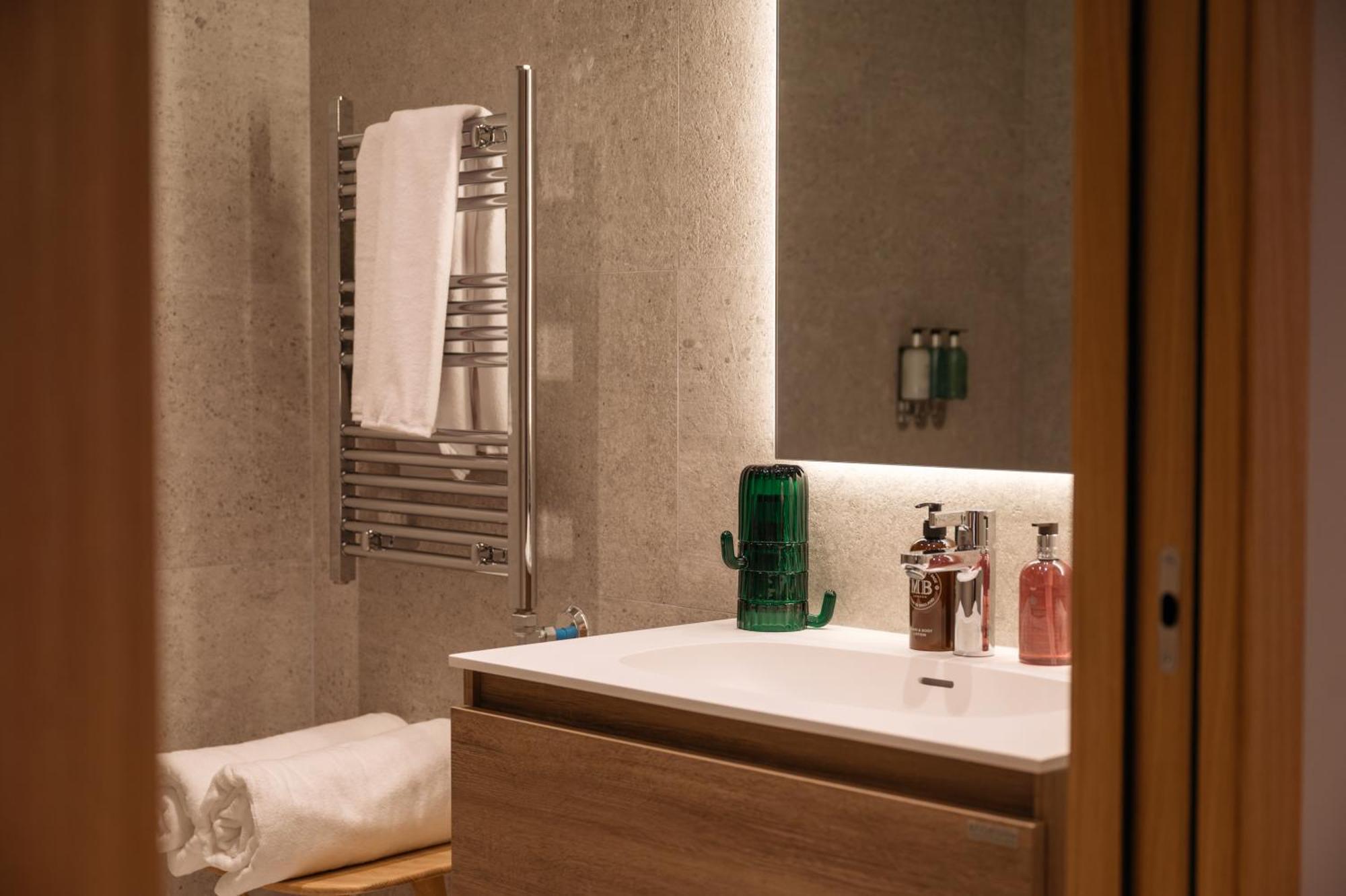 Isard Residences By Leo เอลตาร์แตร์ ภายนอก รูปภาพ