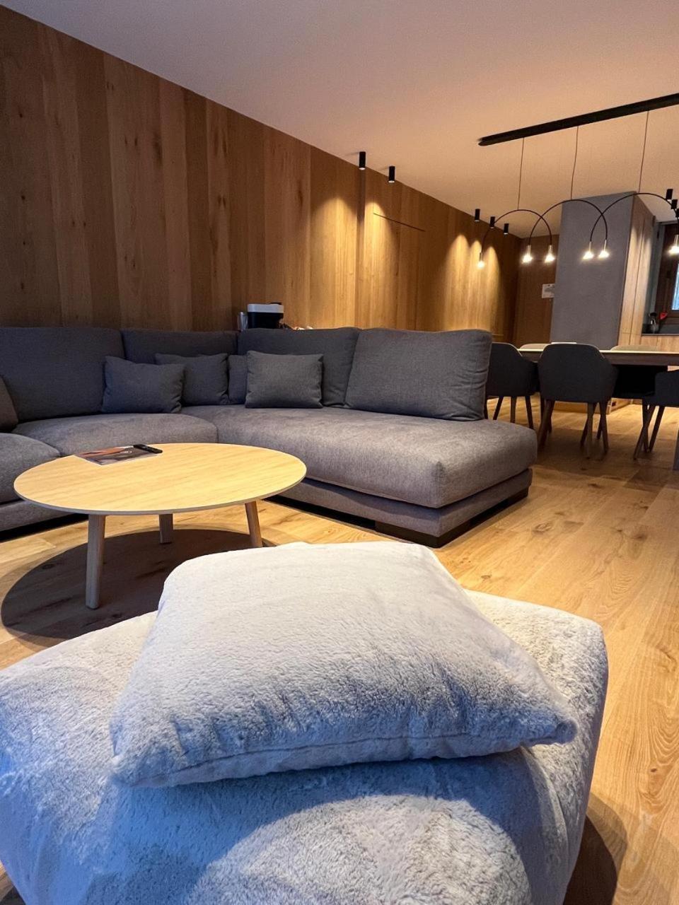 Isard Residences By Leo เอลตาร์แตร์ ภายนอก รูปภาพ
